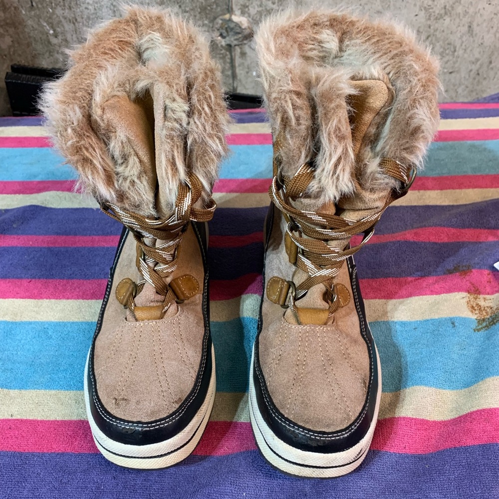 Women’s size 7 boots. Worn one year. Target brand.